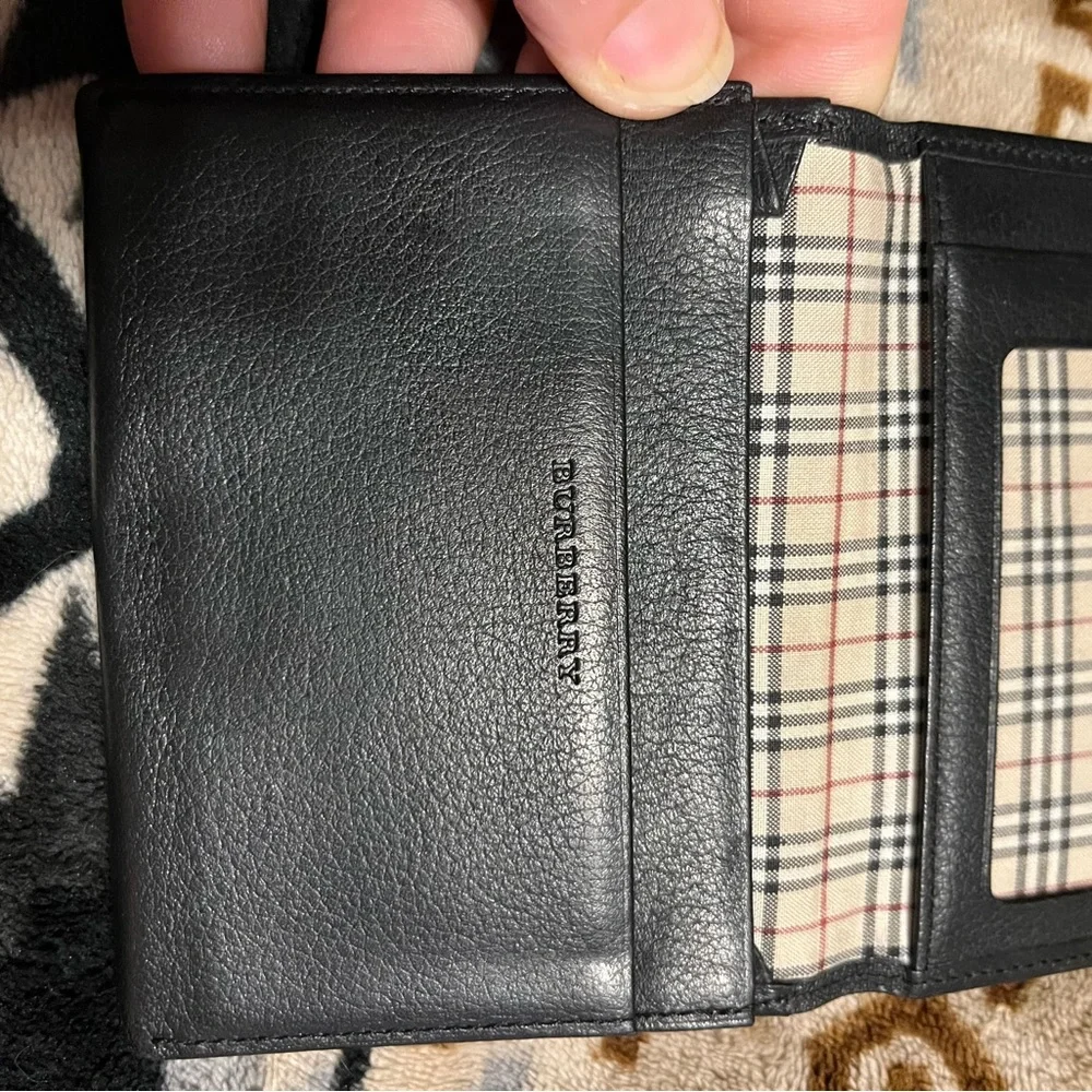 Burberry EUC Vintage Men’s Black Leather Wallet with Gold Accent - Picture 10 of 14